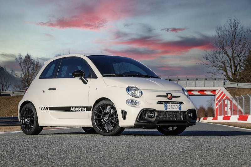 Abarth 695c Convertible 1.4 T-Jet 180 2dr image 9