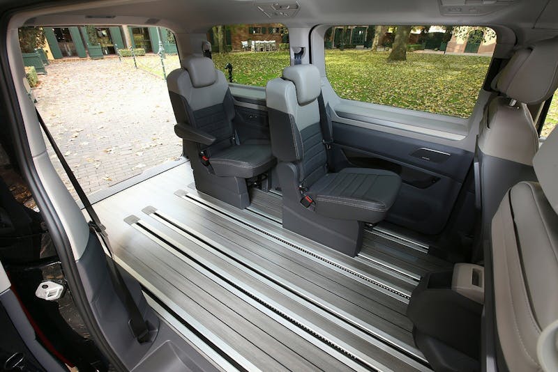 Volkswagen Multivan Estate 1.4 TSI eHybrid Life 5dr DSG image 9